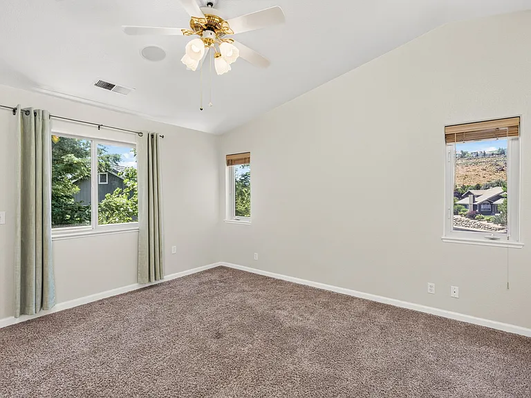 2213 Ridgeview Dr — Photo 12