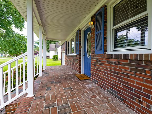 4th image of 1104 Washington Dr