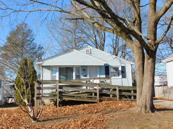 71 Birchland Ave, Pawtucket, RI 02860