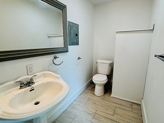 27th image of 201 N Fleming St