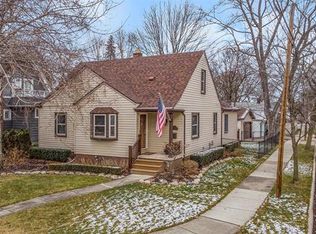 902 Orchard Grove Dr, Royal Oak, MI 48067