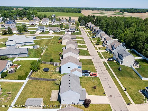 5th image of 60 Lake Ridge Dr