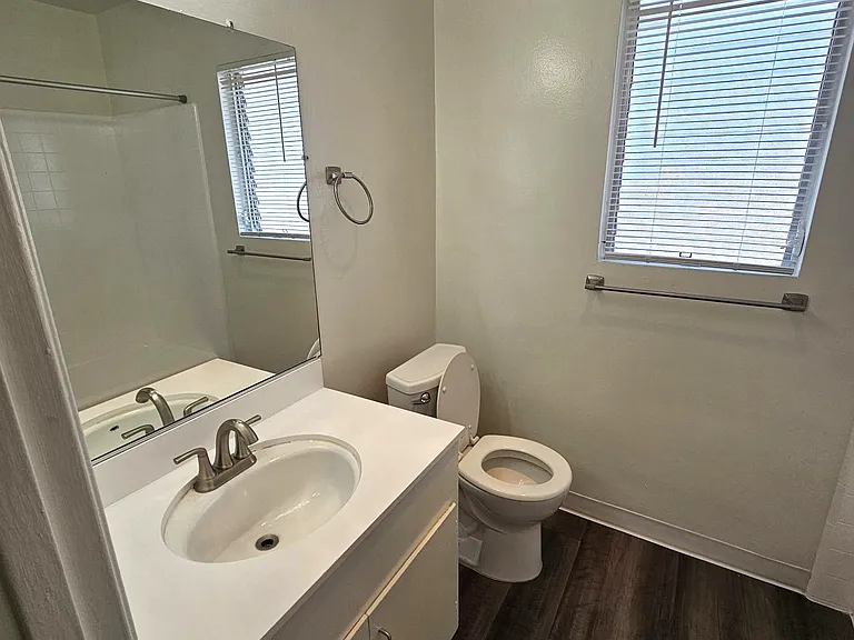 377 Freeman Ave #10 — Photo 10
