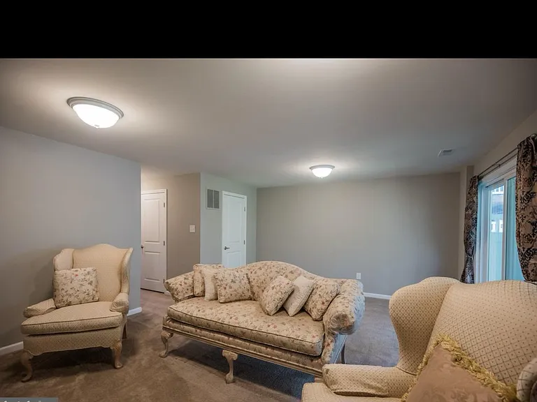 18 Tavern Ln — Photo 14