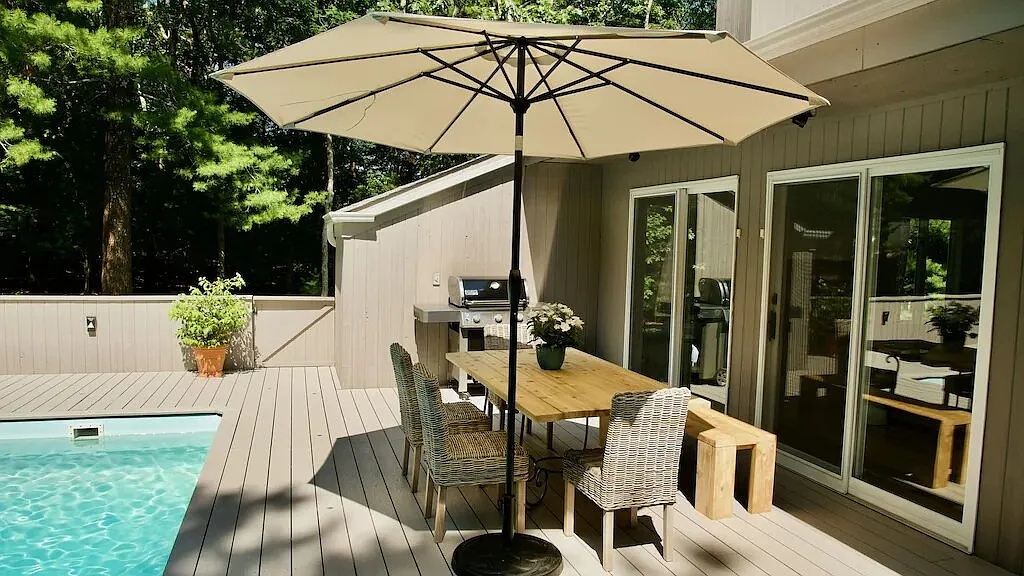 Modern East Hampton home, in-ground pool — Photo 3
