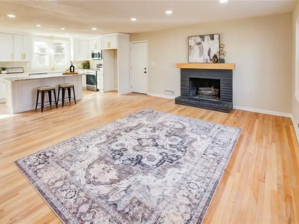 10112 Maple Dr, Overland Park, KS 66207