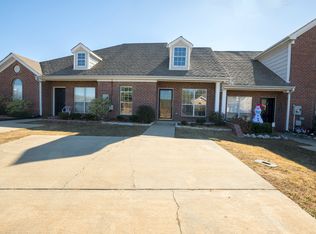 109 Waterford Lake Dr, Calera, AL 35040