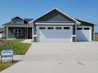 262 Meadow Brook Trl, Manchester, IA 52057