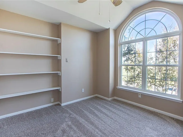 4428 Emerson Dr — Photo 16