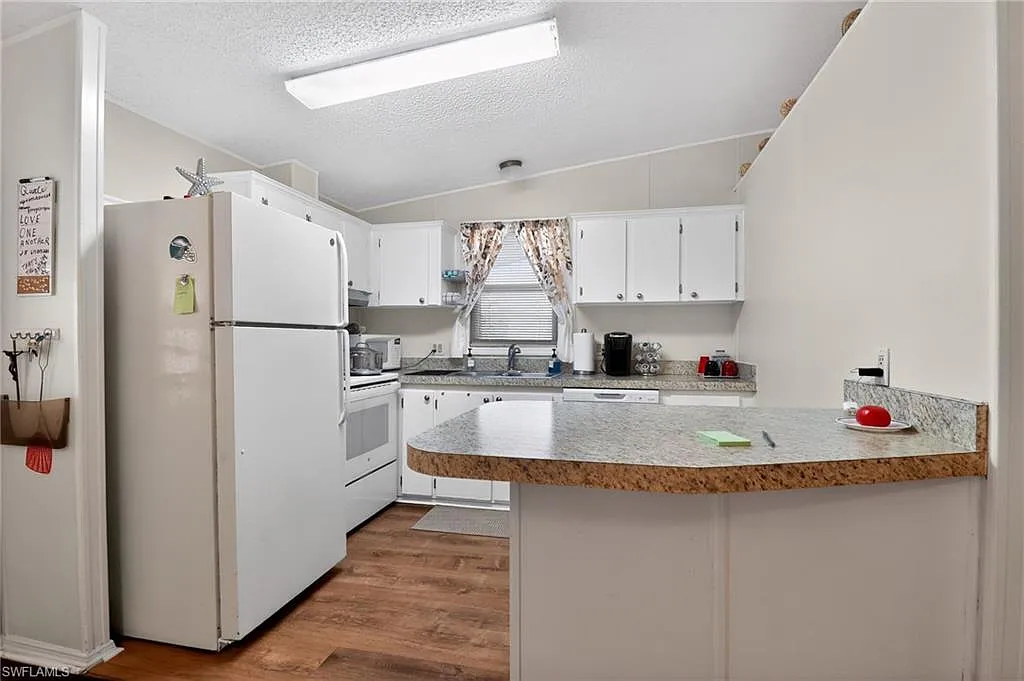 2 bed, 2.0 bath, 845 sqft, $2,000 — Photo 4
