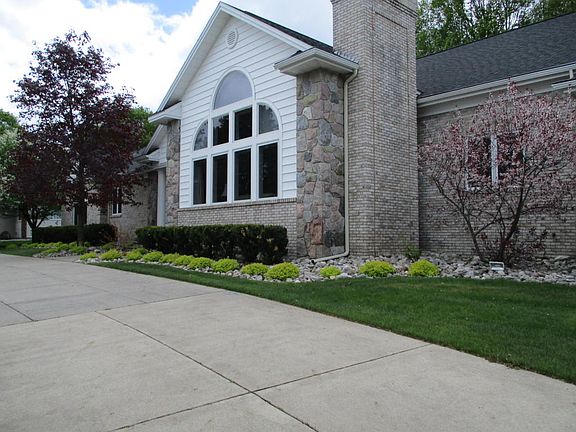 5th image of 902 Fairway Dr