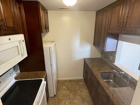3rd image of 310 Noahs Rd #310
