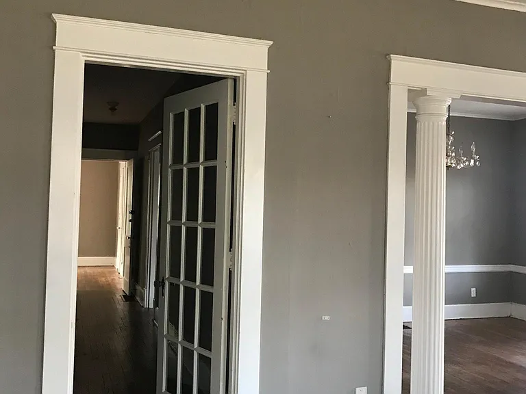 Hallway to bedrooms (left)
