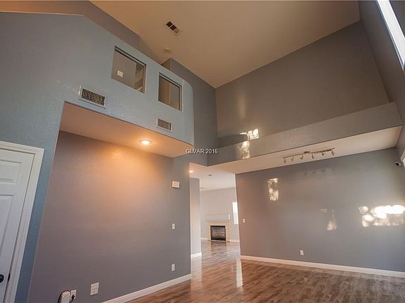 5th image of 2036 Shining Feather Ln