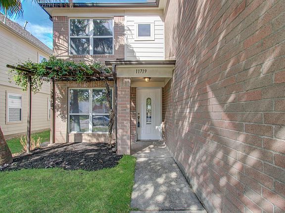 3rd image of 11719 Cabot Hill St