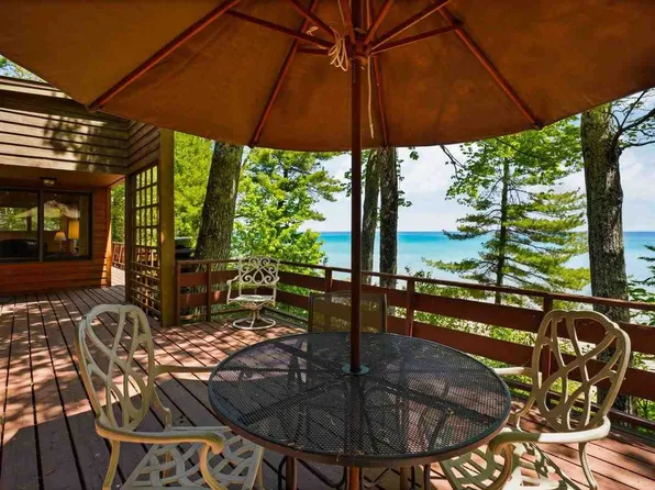 30520 E Side Dr, Beaver Island, MI 49782