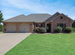 2409 W Olivia Dr, Hugo, OK 74743