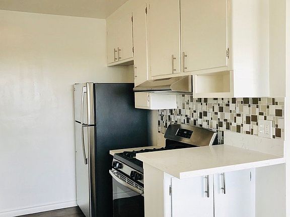 5th image of 5640 S La Brea Ave APT 20