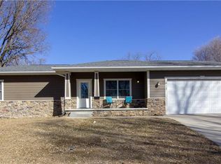 617 W Short St, Winterset, IA 50273