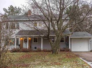 2122 Hillcrest Dr, Duluth, MN 55811