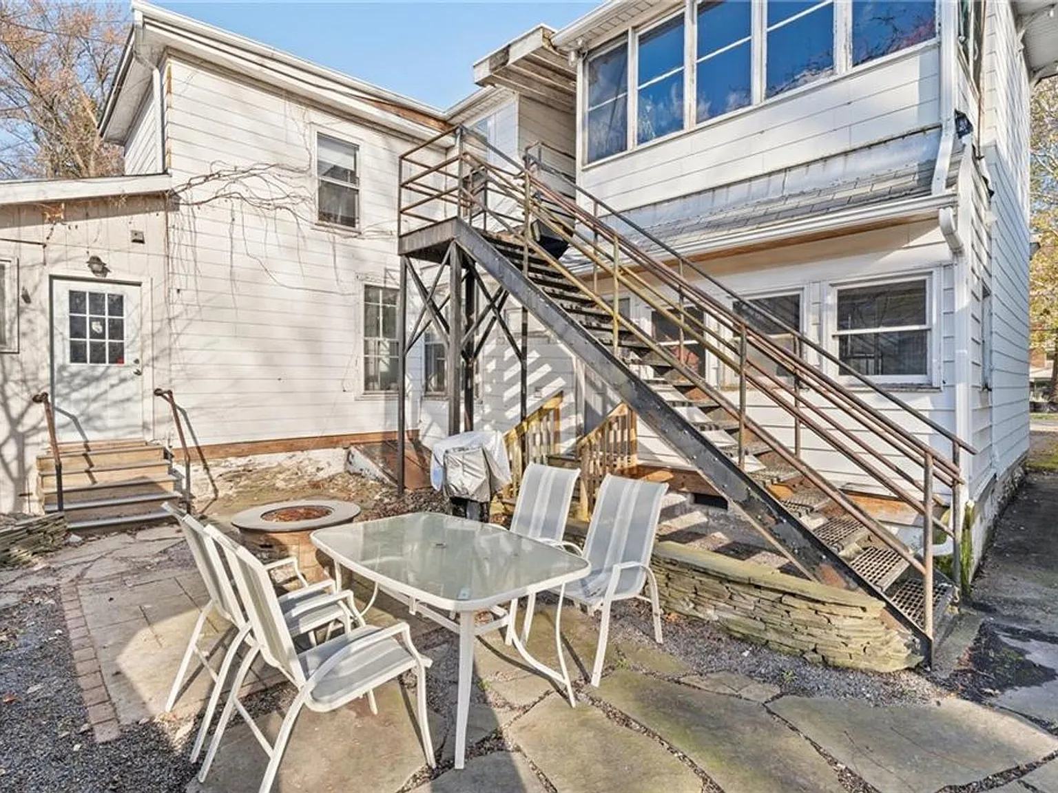 222 S Geneva St — Photo 3