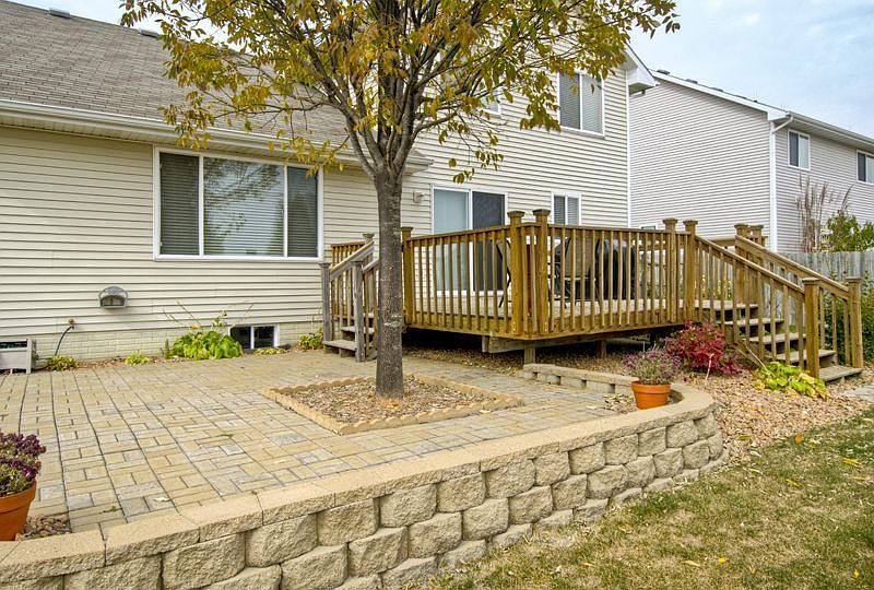 1st image of 405 SE Crabapple Dr
