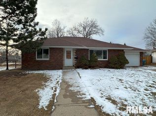 411 9th Ave, De Witt, IA 52742