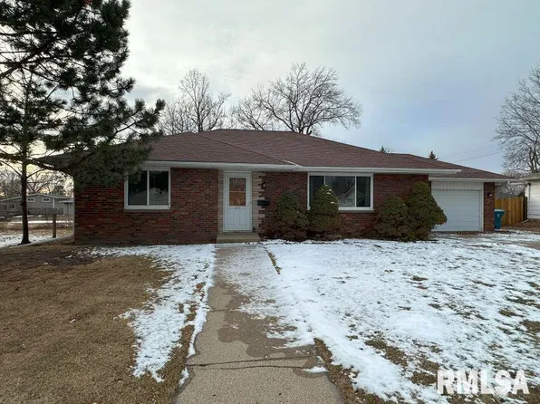 411 9th Ave, De Witt, IA 52742