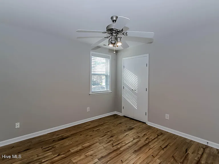 2901 Mandy Ln — Photo 25