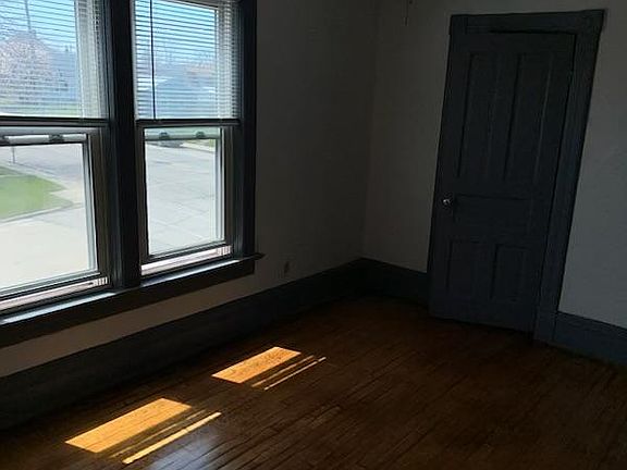 4th image of 2515 S Chicago Ave