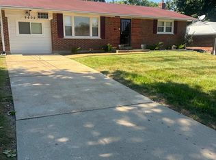9609 Weyburn Dr, Saint Louis, MO 63136
