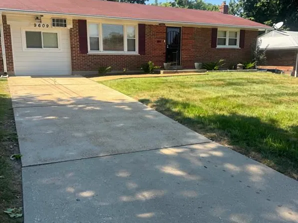 9609 Weyburn Dr, Saint Louis, MO 63136