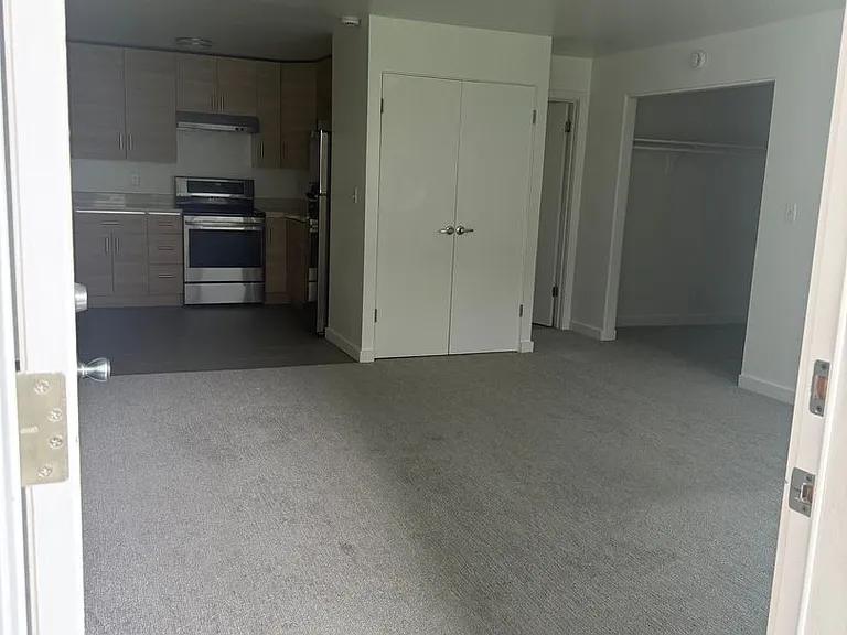 3615 & 3621 Town Home Apartments — Photo 2