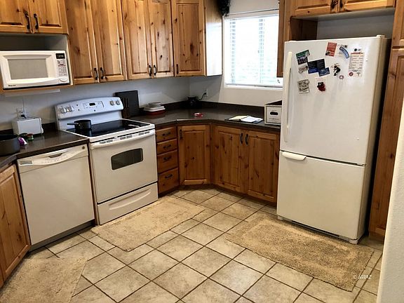 2nd image of 880 N Chaparral Dr