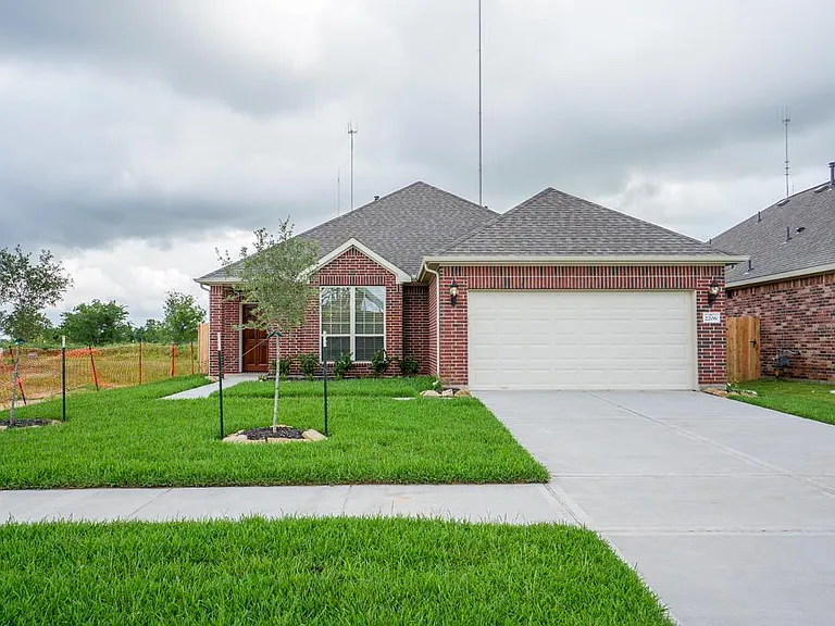 2206 Argos Dr — Photo 3