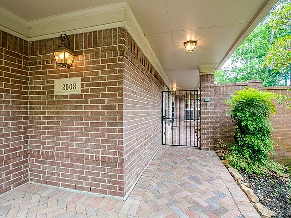 3rd image of 2503 S Strathford Ln