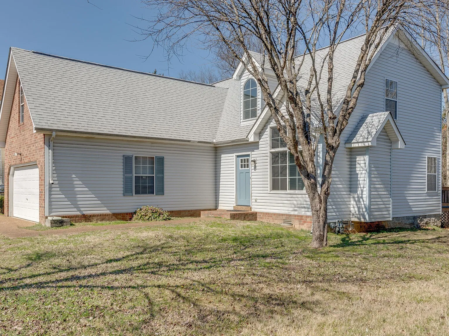 4 bed, 2.5 bath, 2135 sqft, $2,500 — Photo 3