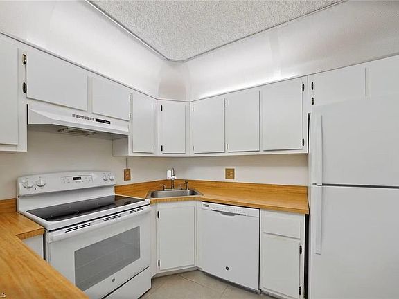 5th image of 802 Sky Pine Way APT E2