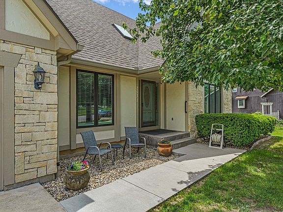3rd image of 2531 SW Pepperwood Ct
