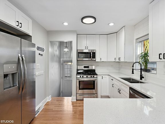 5th image of 1025 Community Dr