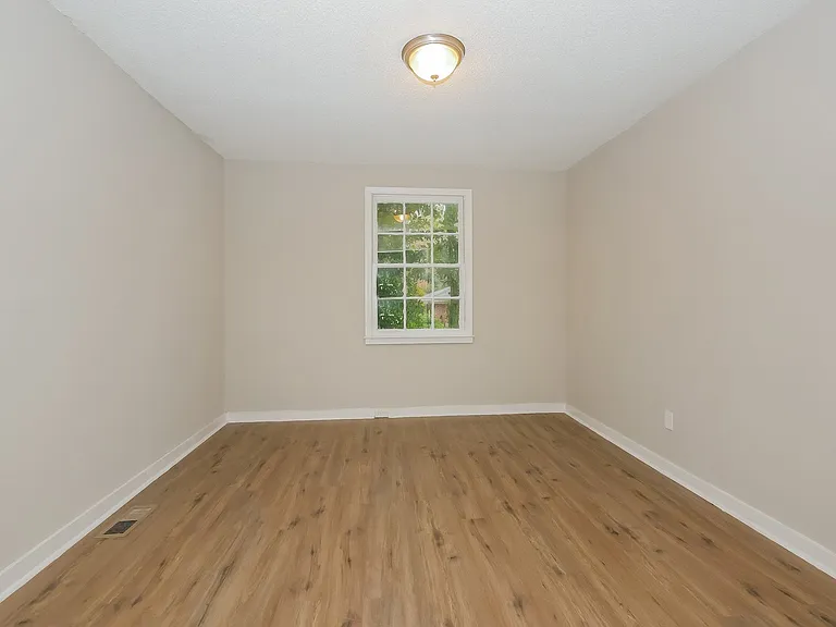 27477_025_bedroom_13337960.jpg