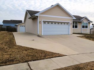 3523 E Hart Ave, Des Moines, IA 50320