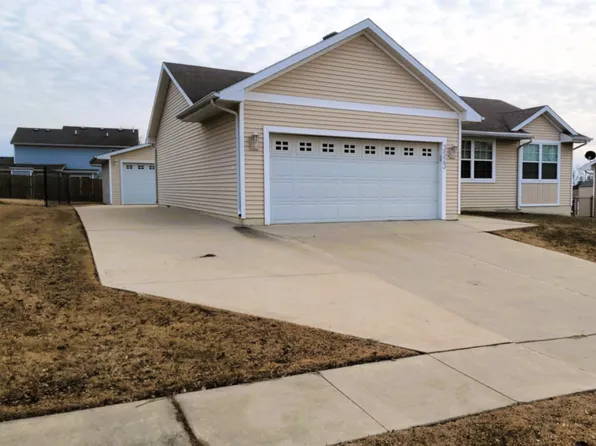 3523 E Hart Ave, Des Moines, IA 50320