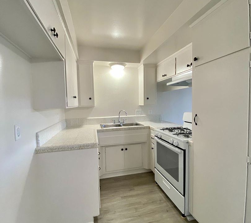 1st image of 718 Amapola Ave #6
