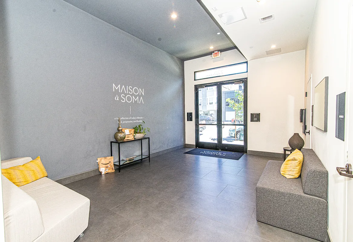 2 bed, 1045 sqft, $6,299 — Photo 3