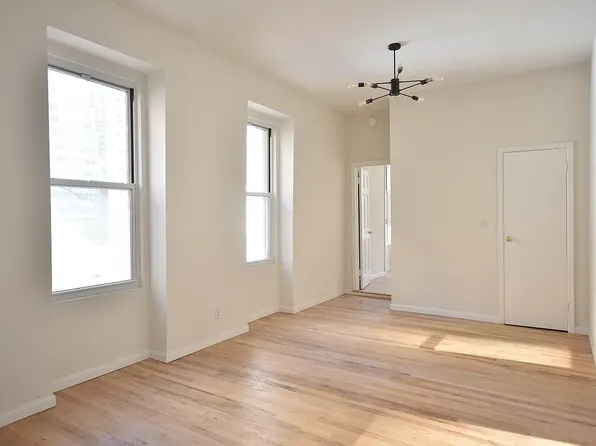 130 East 31st Street image 2 of 4