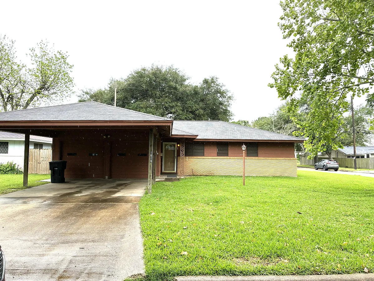 Building Photo - 1619 Avenue G