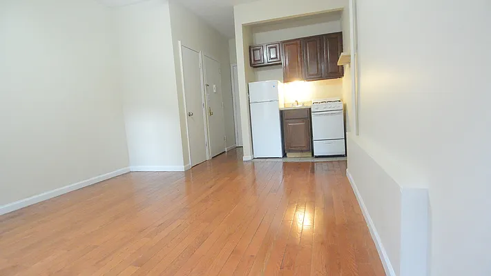 Rented by City Connections Realty | media 3