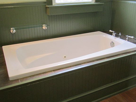 Whirlpool tub