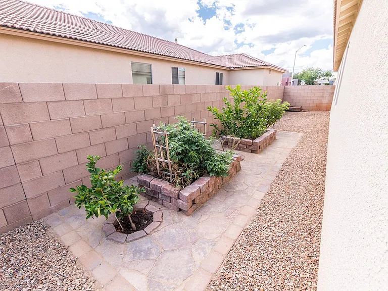 1205 Barnes Dr — Photo 47